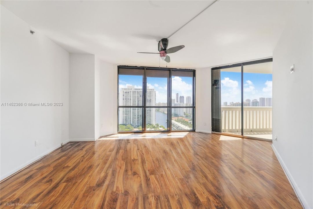 Недавно продано: $1,900,000 (4 спален, 4 ванн, 4050 Квадратных фут)