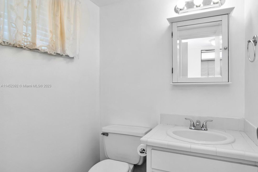 Recently Sold: $399,000 (1 beds, 1 baths, 808 Square Feet)