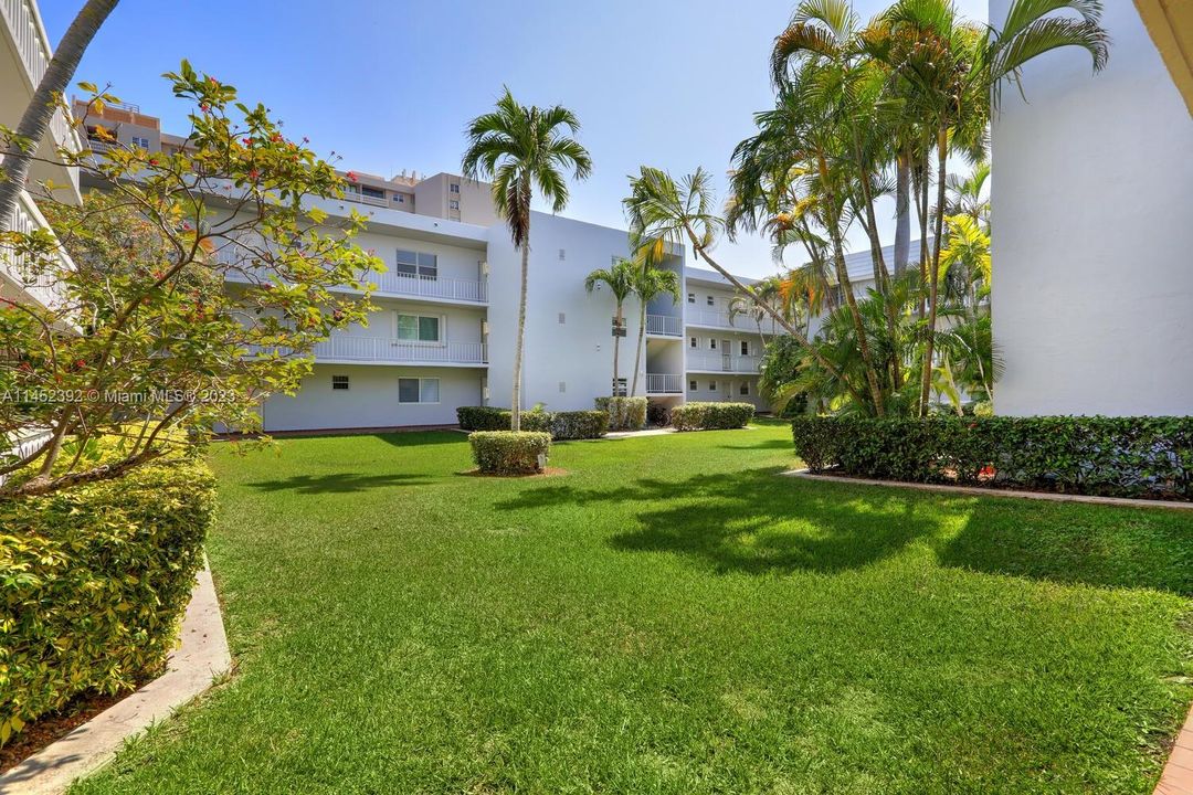 Recently Sold: $399,000 (1 beds, 1 baths, 808 Square Feet)