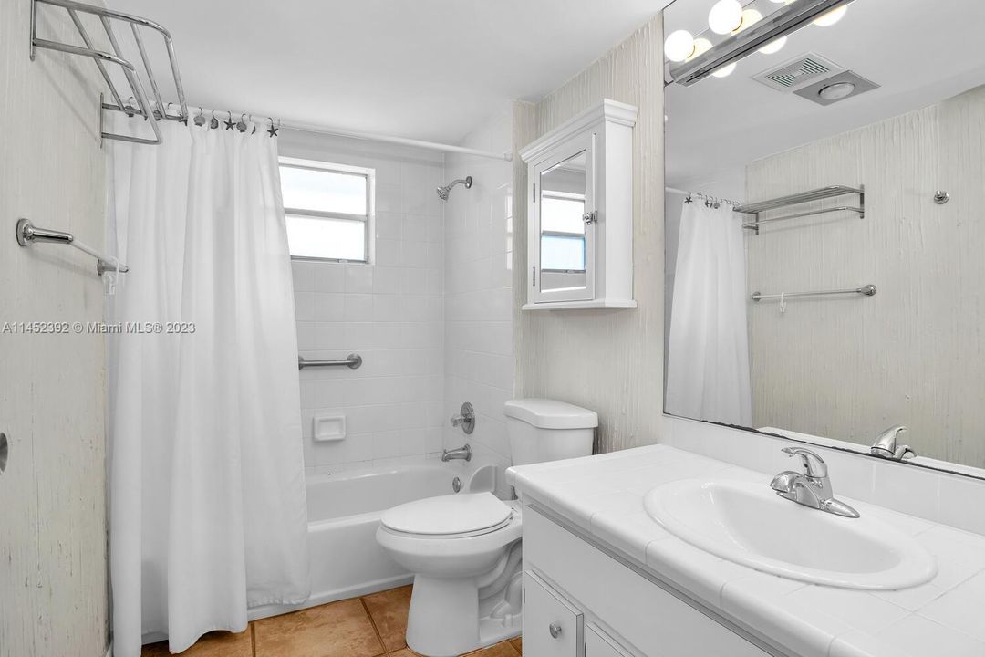 Recently Sold: $399,000 (1 beds, 1 baths, 808 Square Feet)