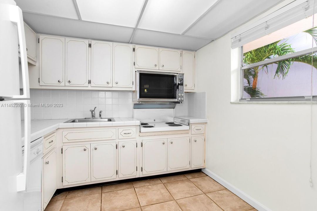 Recently Sold: $399,000 (1 beds, 1 baths, 808 Square Feet)