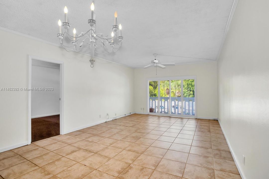 Recently Sold: $399,000 (1 beds, 1 baths, 808 Square Feet)