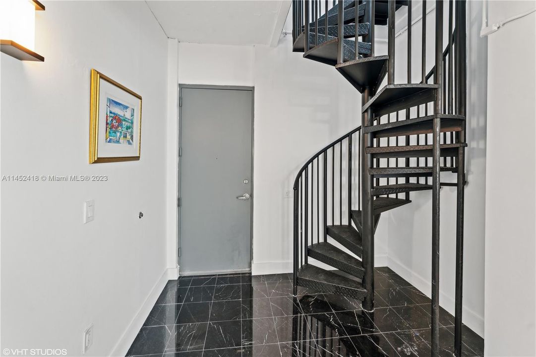 For Sale: $990,000 (1 beds, 2 baths, 1018 Square Feet)