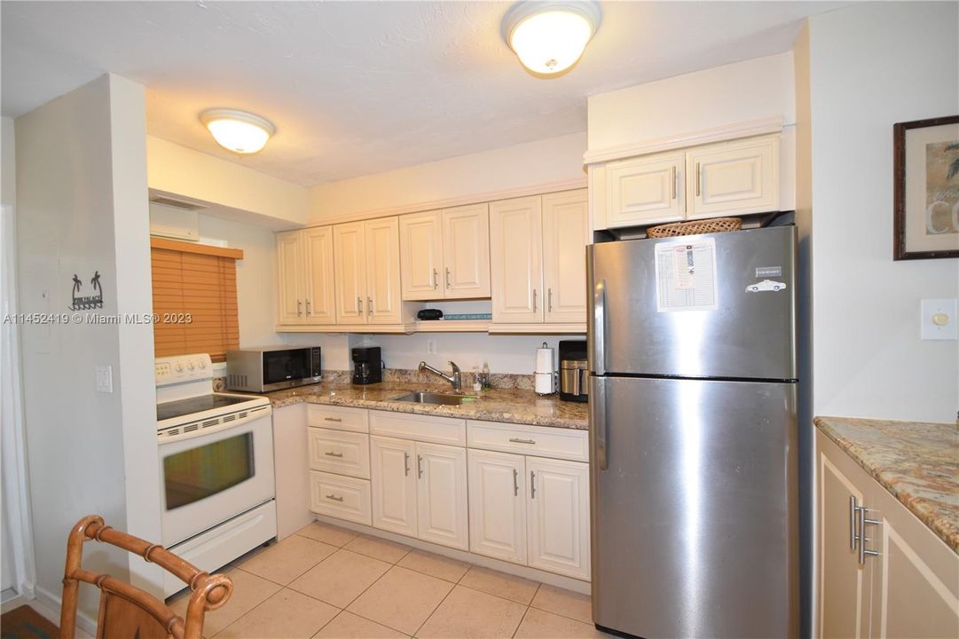 Active With Contract: $3,500 (1 beds, 1 baths, 704 Square Feet)