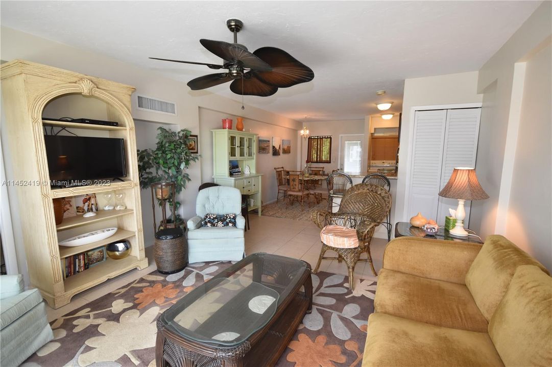 Active With Contract: $3,500 (1 beds, 1 baths, 704 Square Feet)