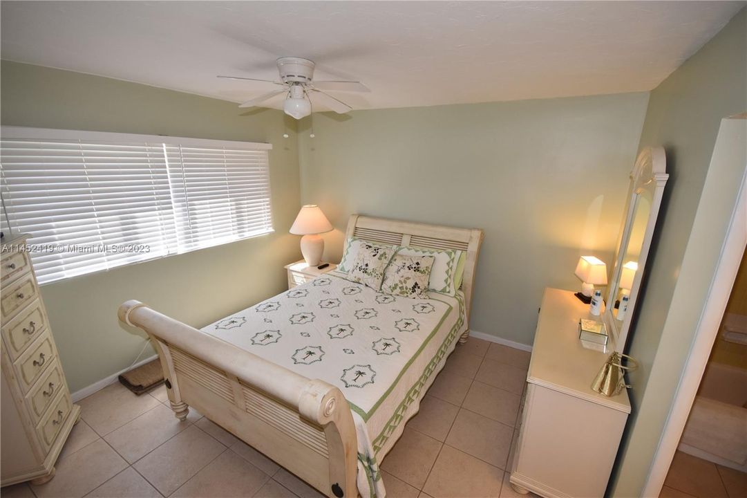 Active With Contract: $3,500 (1 beds, 1 baths, 704 Square Feet)