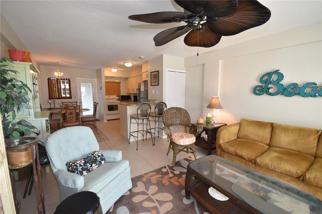 Active With Contract: $3,500 (1 beds, 1 baths, 704 Square Feet)