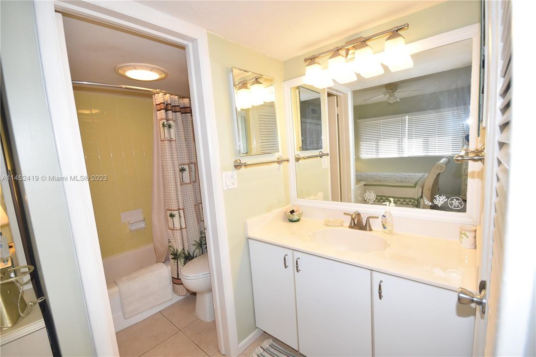 Active With Contract: $3,500 (1 beds, 1 baths, 704 Square Feet)