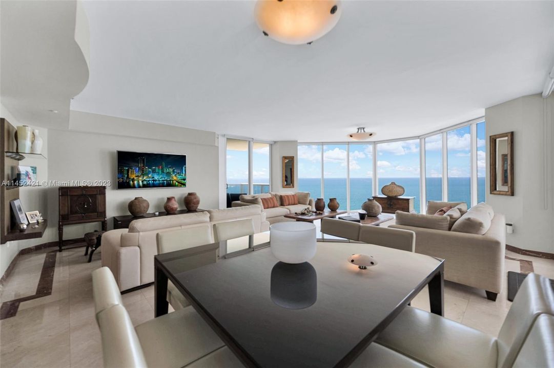 Vendido Recientemente: $2,300,000 (3 camas, 4 baños, 1930 Pies cuadrados)