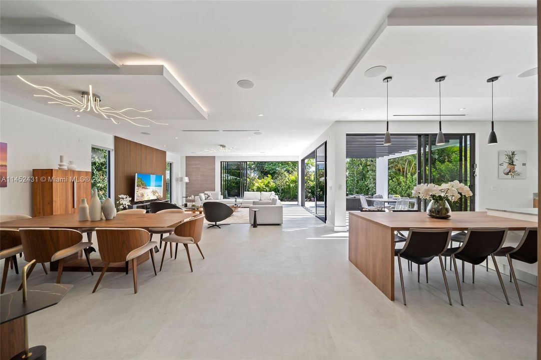 Recently Sold: $6,590,000 (5 beds, 4 baths, 3961 Square Feet)