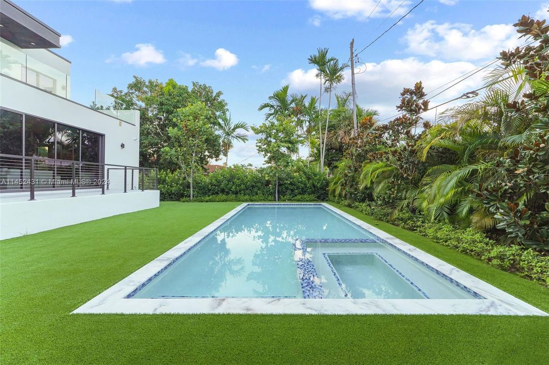 Recently Sold: $6,590,000 (5 beds, 4 baths, 3961 Square Feet)