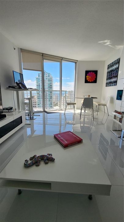 Recently Sold: $497,000 (1 beds, 1 baths, 868 Square Feet)