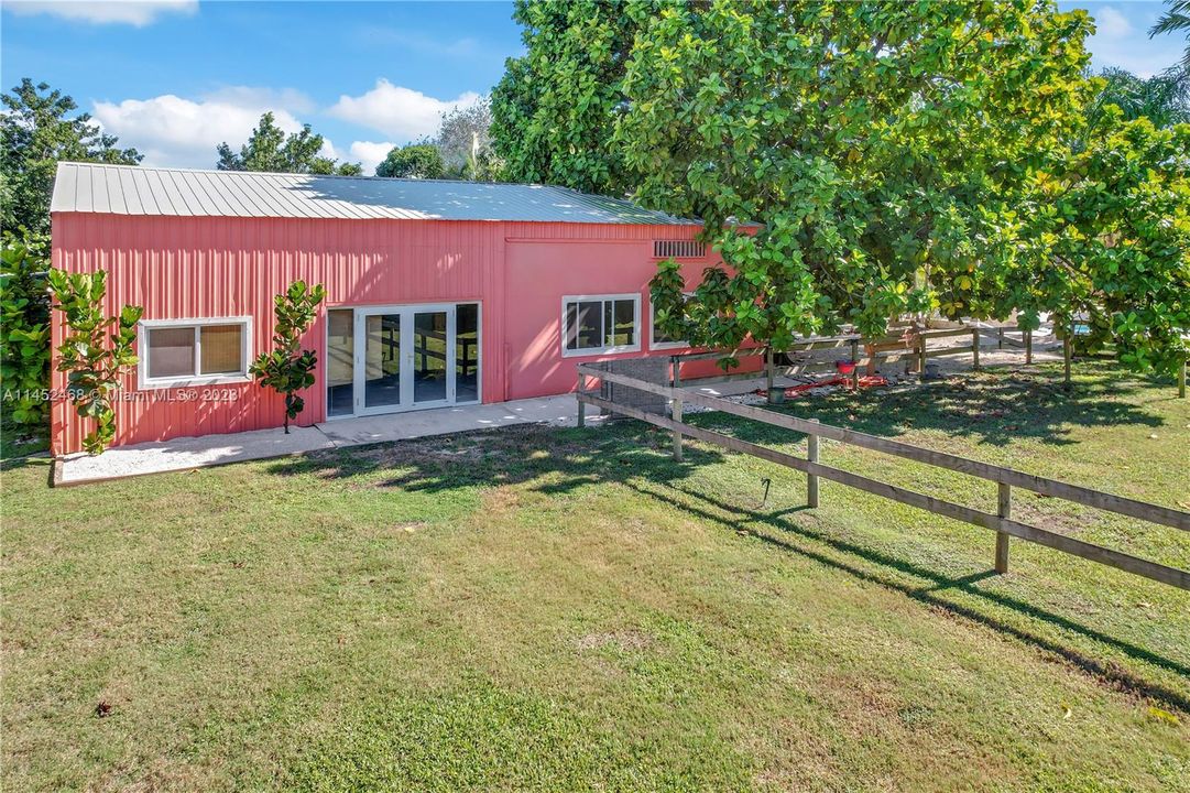 REMODELED BARN/YOGA STUDIO W/ AC SEPERATE ENTRANCE (ONE OF 3) TO THE BARN & ADJACENT PADDOCKS.