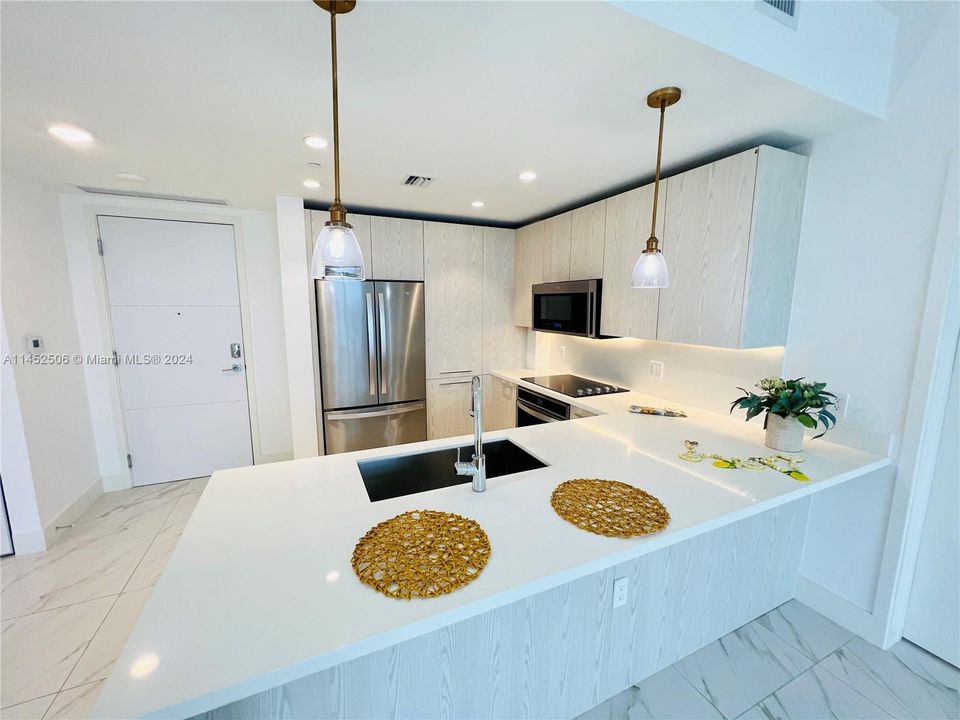 Recently Rented: $3,450 (2 beds, 2 baths, 1136 Square Feet)