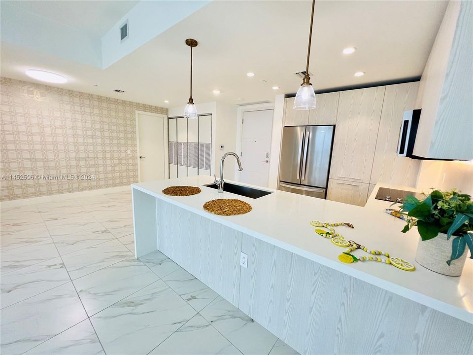 Recently Rented: $3,450 (2 beds, 2 baths, 1136 Square Feet)