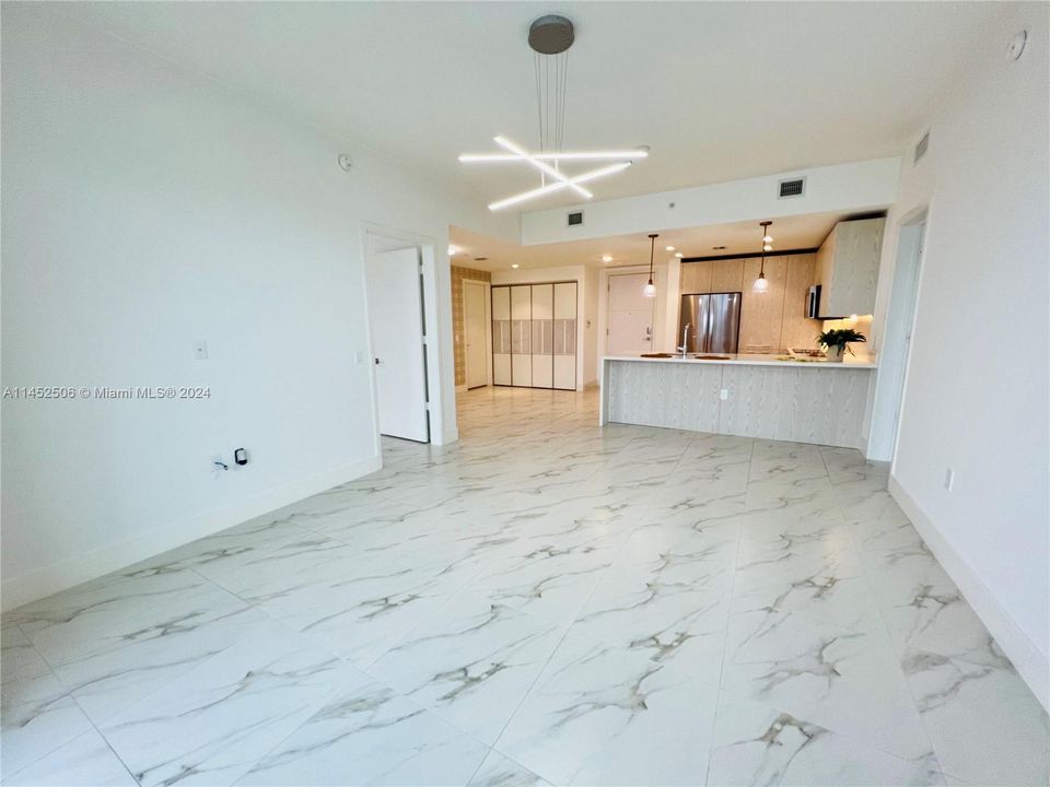 Recently Rented: $3,450 (2 beds, 2 baths, 1136 Square Feet)