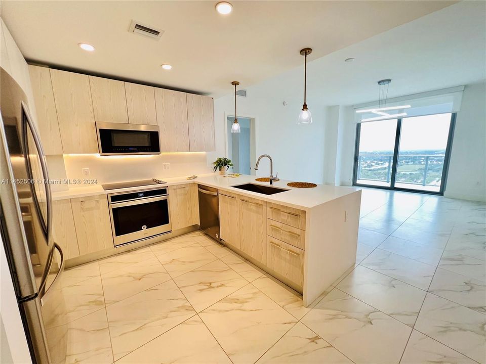 Recently Rented: $3,450 (2 beds, 2 baths, 1136 Square Feet)