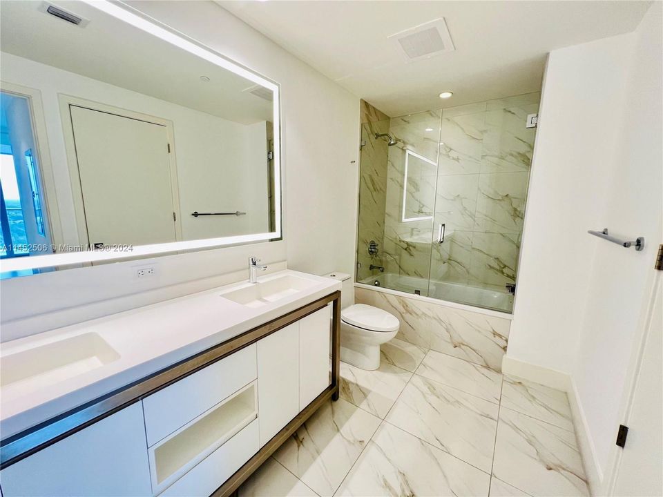 Recently Rented: $3,450 (2 beds, 2 baths, 1136 Square Feet)