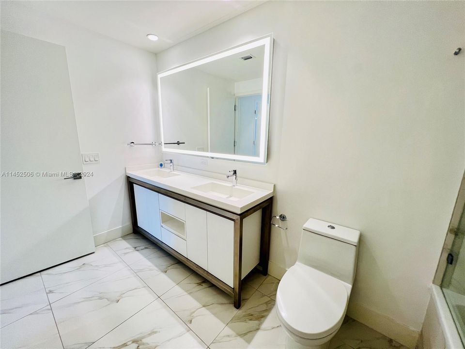 Recently Rented: $3,450 (2 beds, 2 baths, 1136 Square Feet)