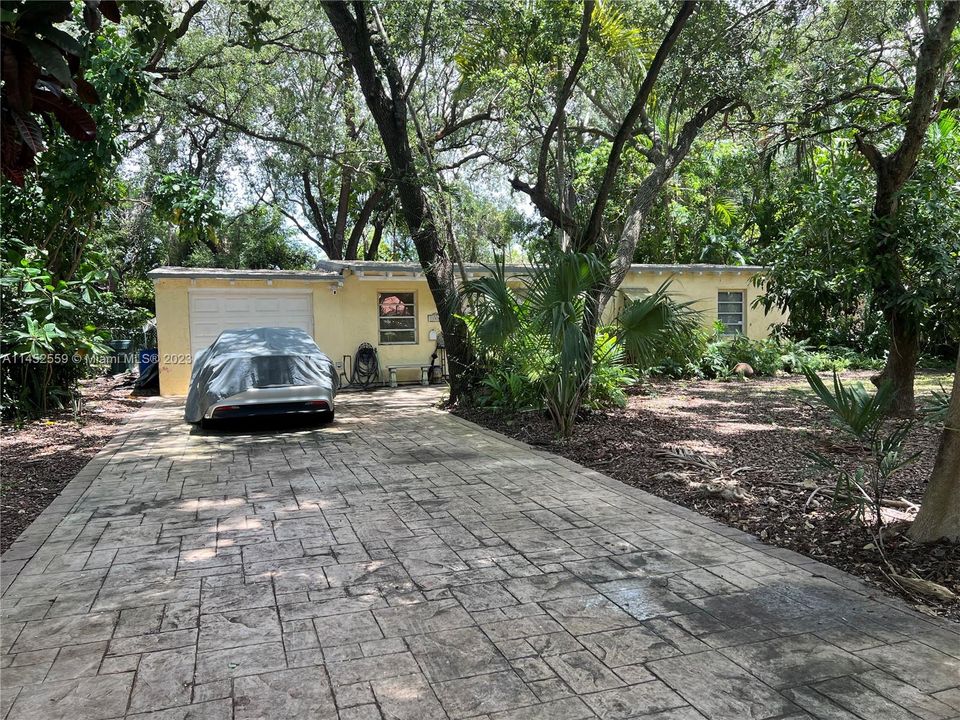 Recently Sold: $725,000 (3 beds, 1 baths, 1008 Square Feet)