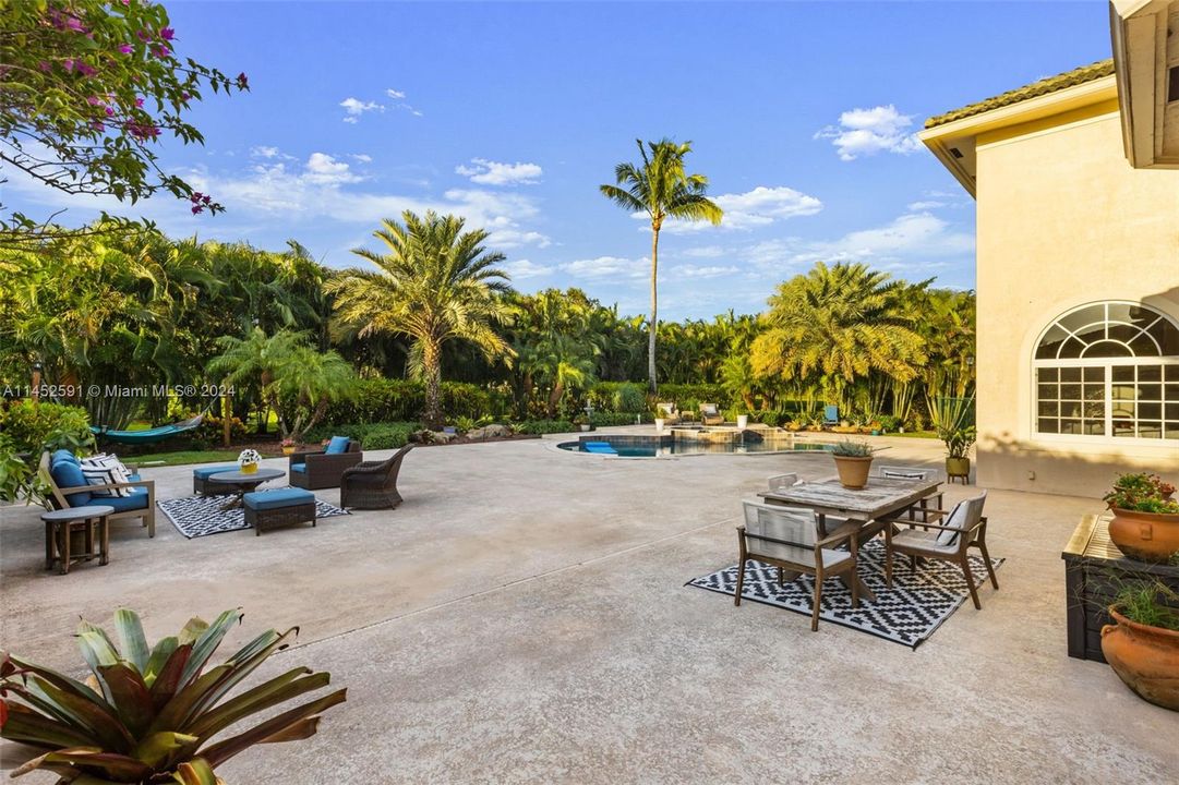 Vendido Recientemente: $2,200,000 (6 camas, 4 baños, 5099 Pies cuadrados)