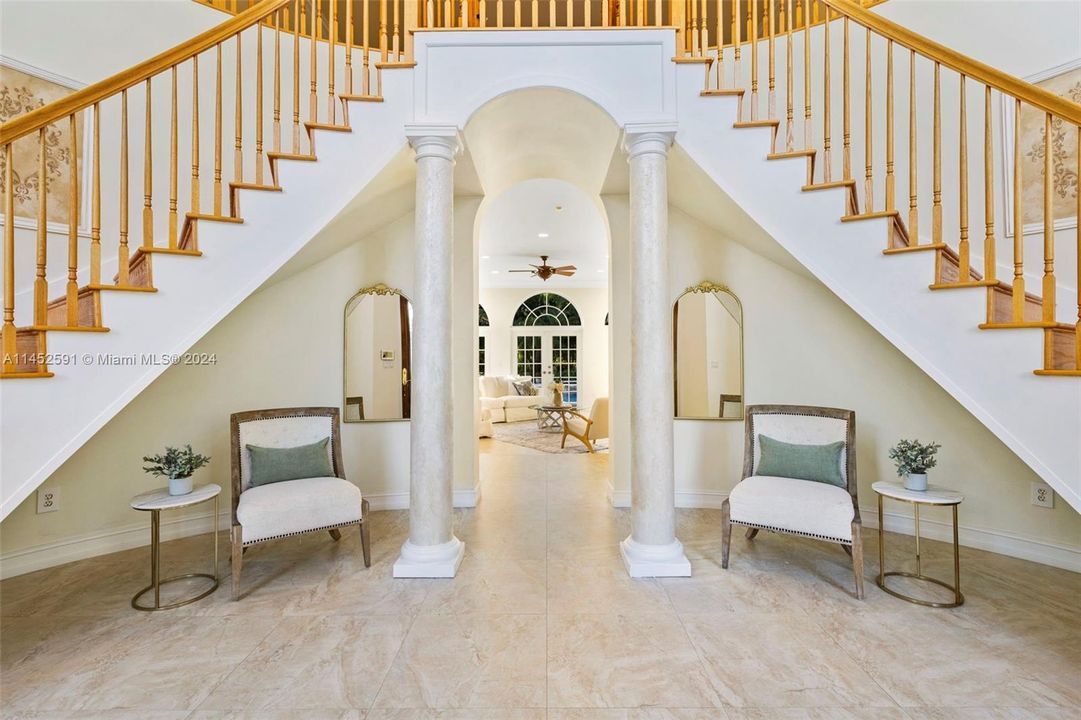 Vendido Recientemente: $2,200,000 (6 camas, 4 baños, 5099 Pies cuadrados)