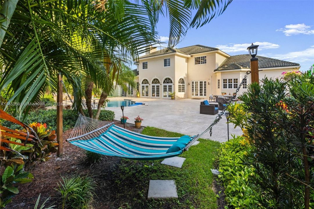 Vendido Recientemente: $2,200,000 (6 camas, 4 baños, 5099 Pies cuadrados)