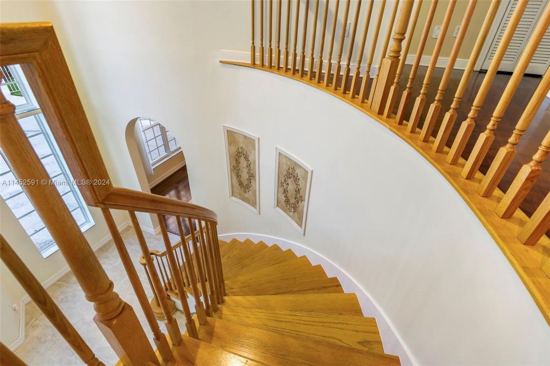 Vendido Recientemente: $2,200,000 (6 camas, 4 baños, 5099 Pies cuadrados)