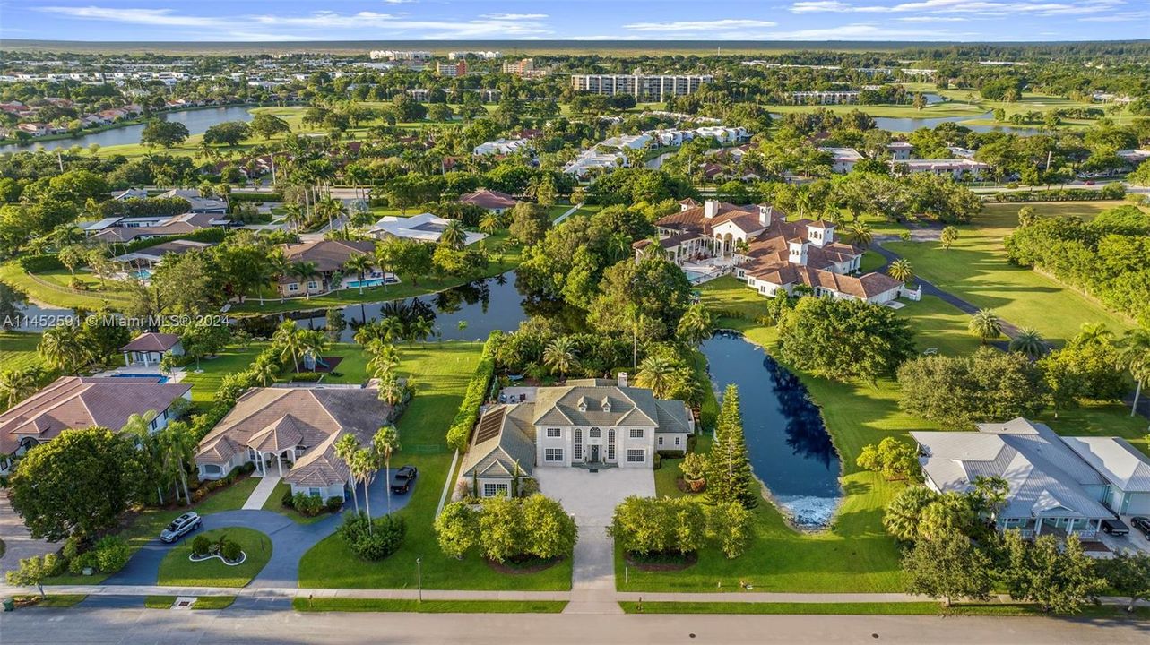 Vendido Recientemente: $2,200,000 (6 camas, 4 baños, 5099 Pies cuadrados)