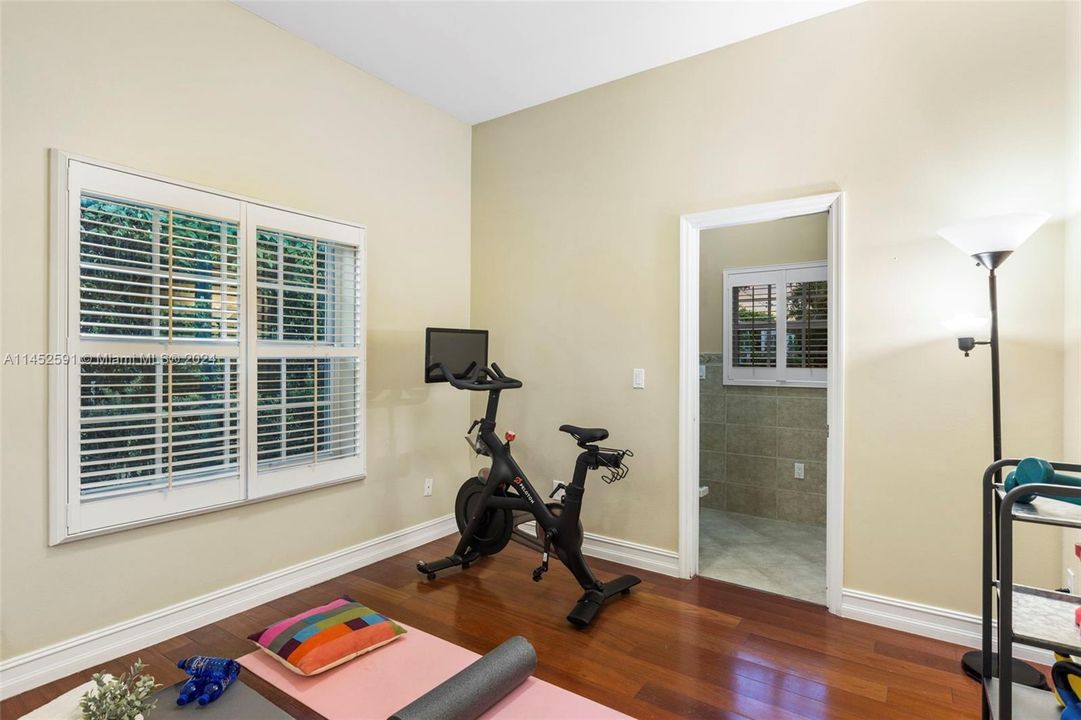 Vendido Recientemente: $2,200,000 (6 camas, 4 baños, 5099 Pies cuadrados)