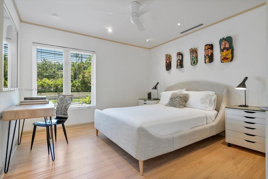 Recently Sold: $2,700,000 (5 beds, 4 baths, 2841 Square Feet)