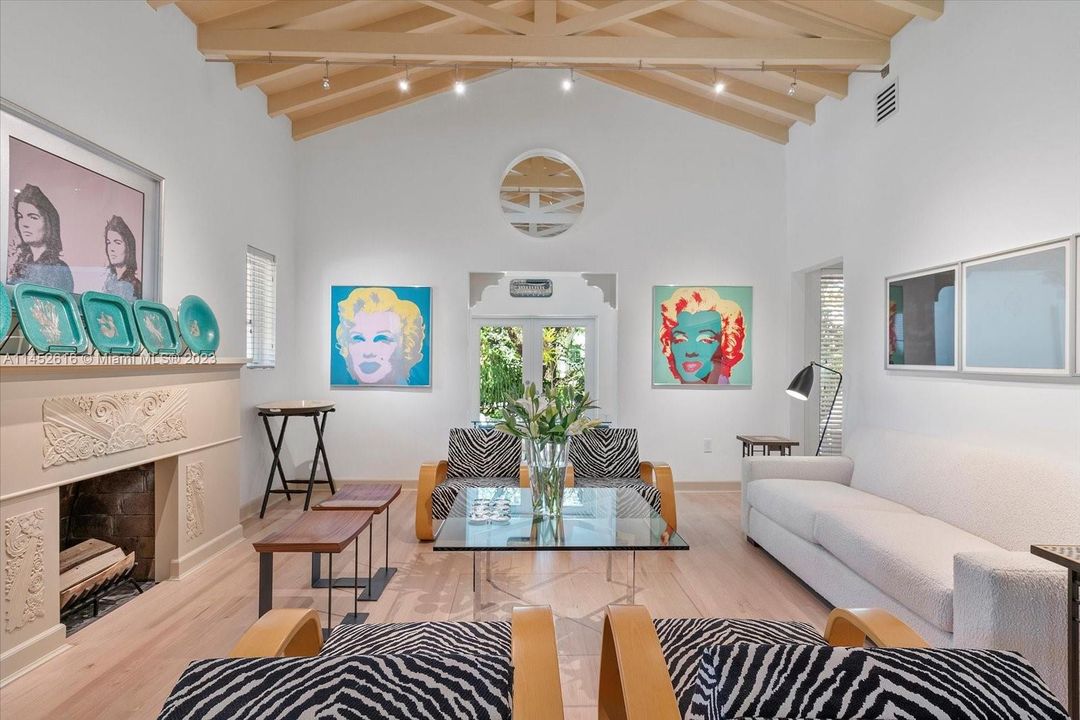 Recently Sold: $2,700,000 (5 beds, 4 baths, 2841 Square Feet)