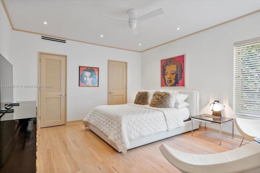 Recently Sold: $2,700,000 (5 beds, 4 baths, 2841 Square Feet)