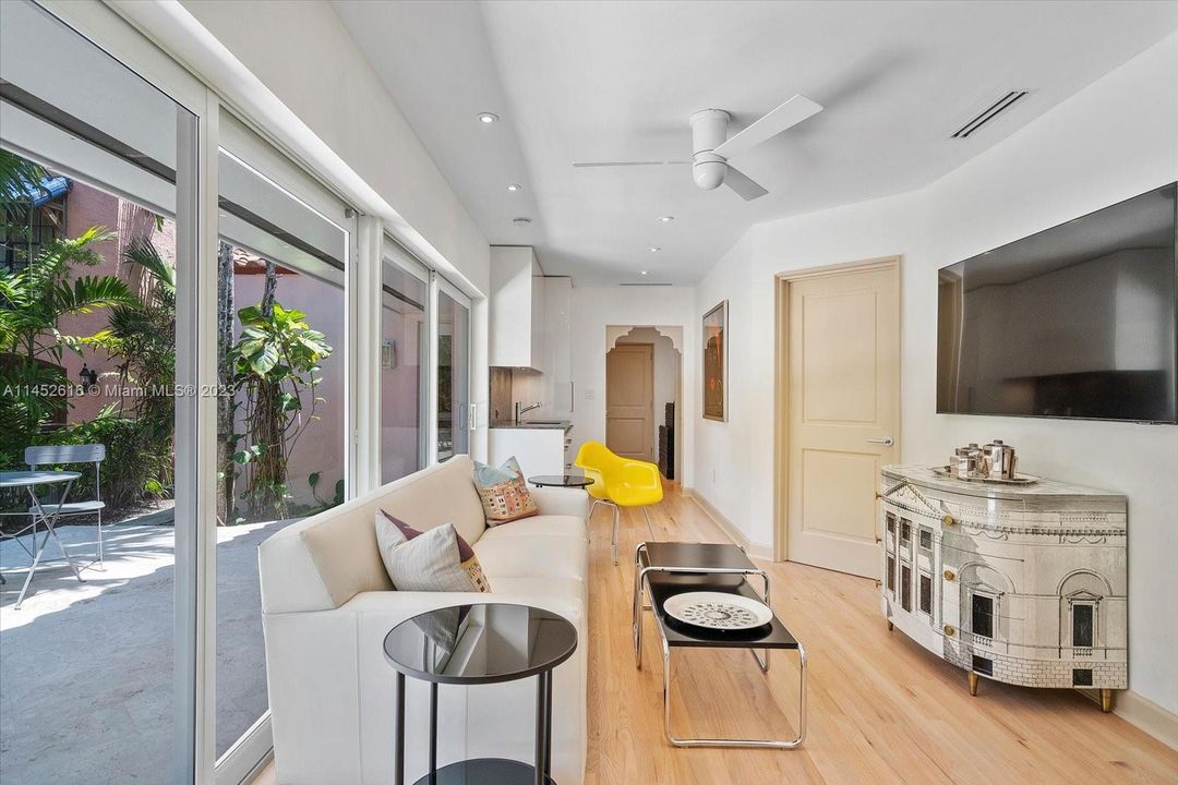 Recently Sold: $2,700,000 (5 beds, 4 baths, 2841 Square Feet)