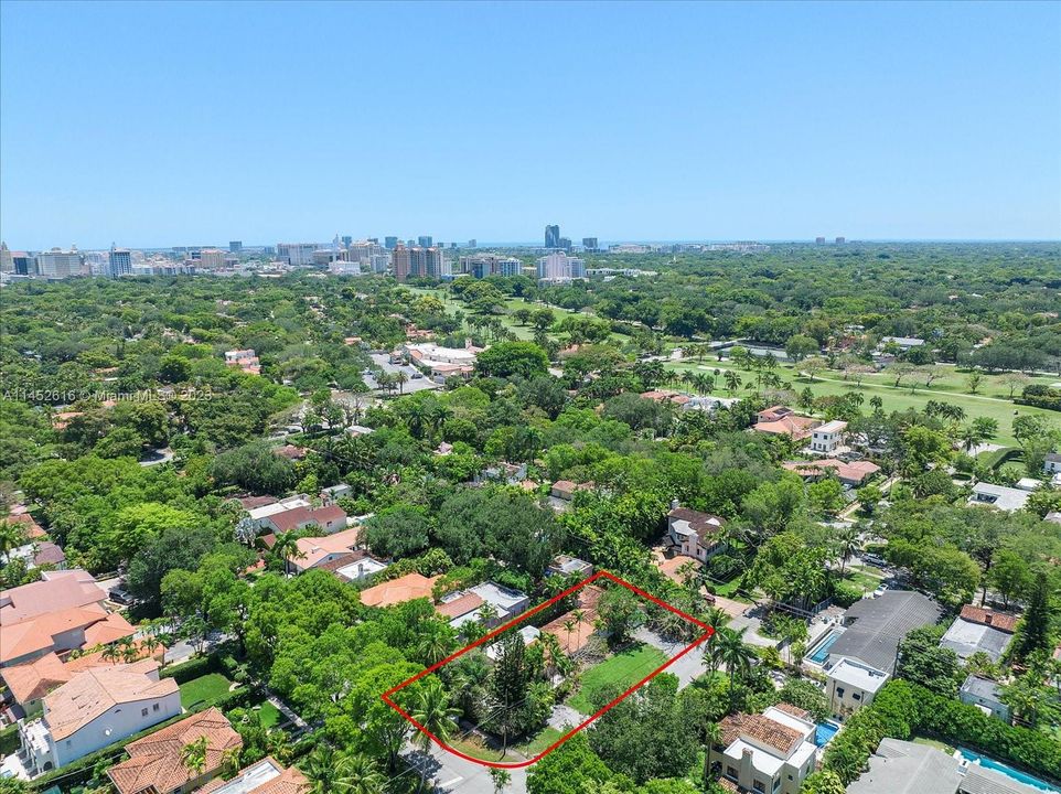 Recently Sold: $2,700,000 (5 beds, 4 baths, 2841 Square Feet)