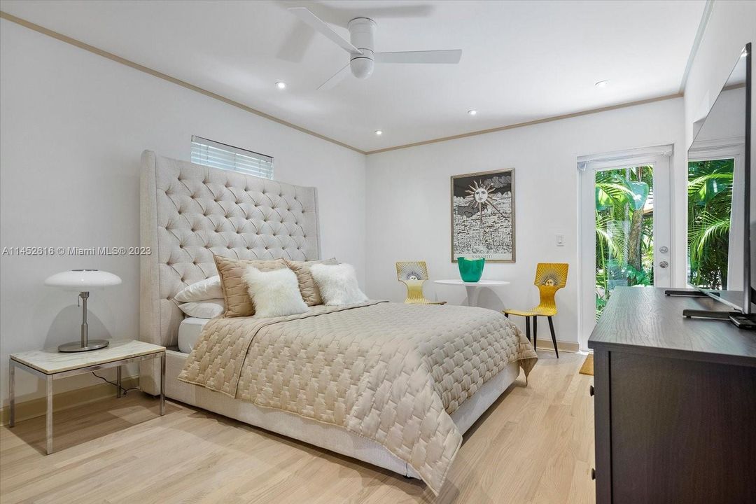 Recently Sold: $2,700,000 (5 beds, 4 baths, 2841 Square Feet)