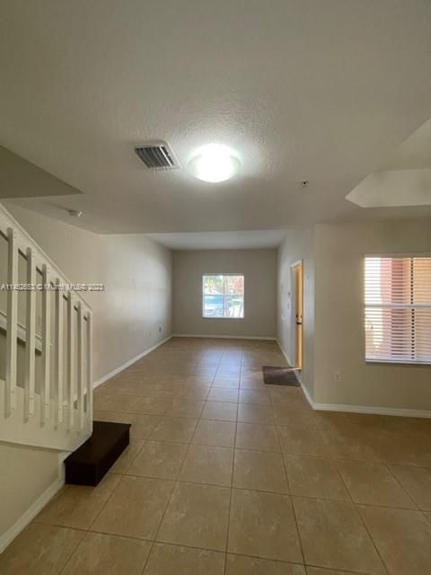 For Rent: $2,600 (2 beds, 2 baths, 1379 Square Feet)