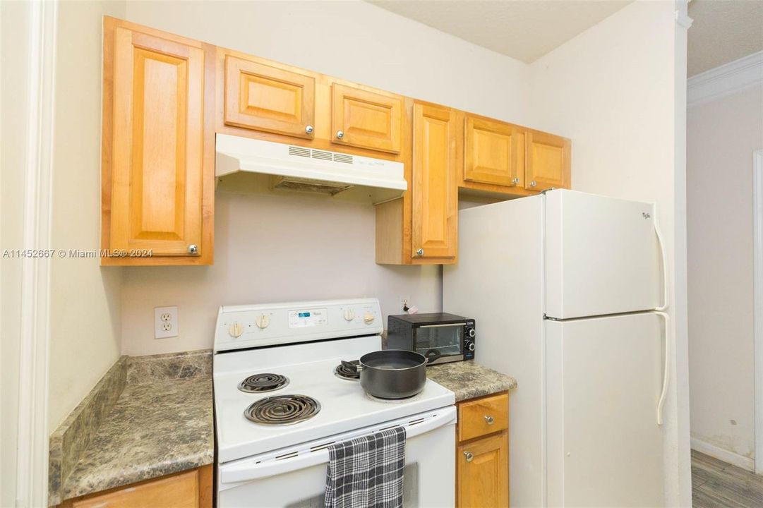 For Sale: $155,000 (1 beds, 1 baths, 771 Square Feet)