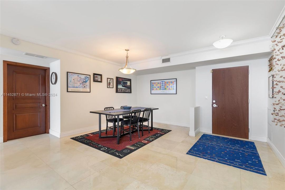 Active With Contract: $1,795,000 (2 beds, 2 baths, 1392 Square Feet)