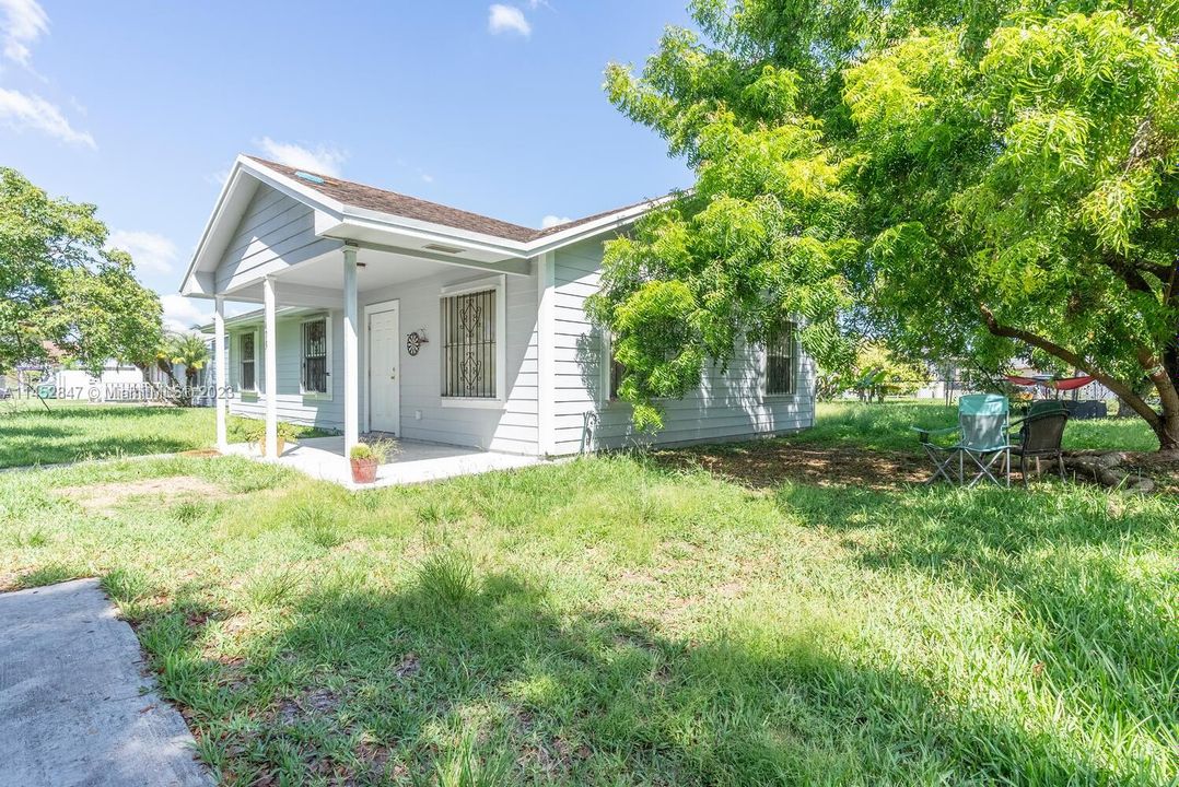 Recently Sold: $379,000 (3 beds, 1 baths, 1050 Square Feet)