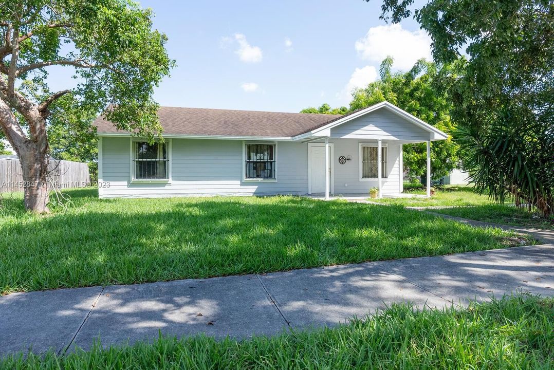 Recently Sold: $379,000 (3 beds, 1 baths, 1050 Square Feet)