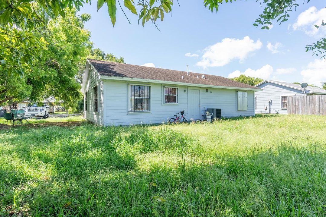 Recently Sold: $379,000 (3 beds, 1 baths, 1050 Square Feet)