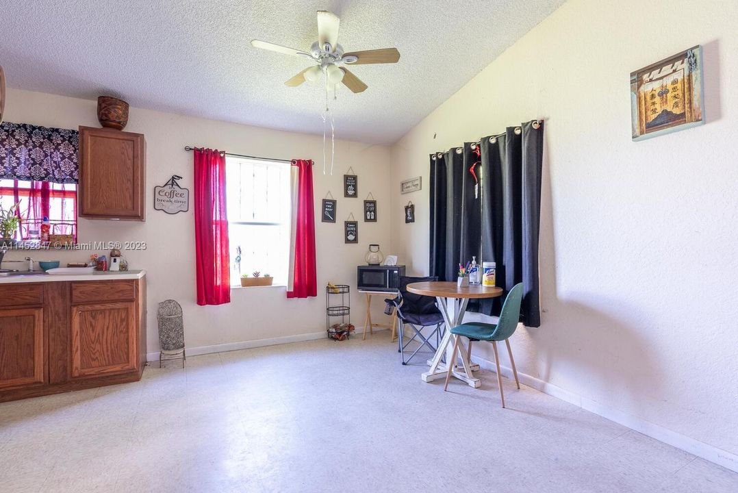 Recently Sold: $379,000 (3 beds, 1 baths, 1050 Square Feet)