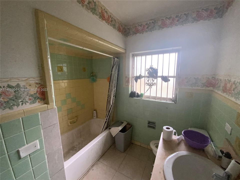 Недавно продано: $449,900 (3 спален, 2 ванн, 2036 Квадратных фут)