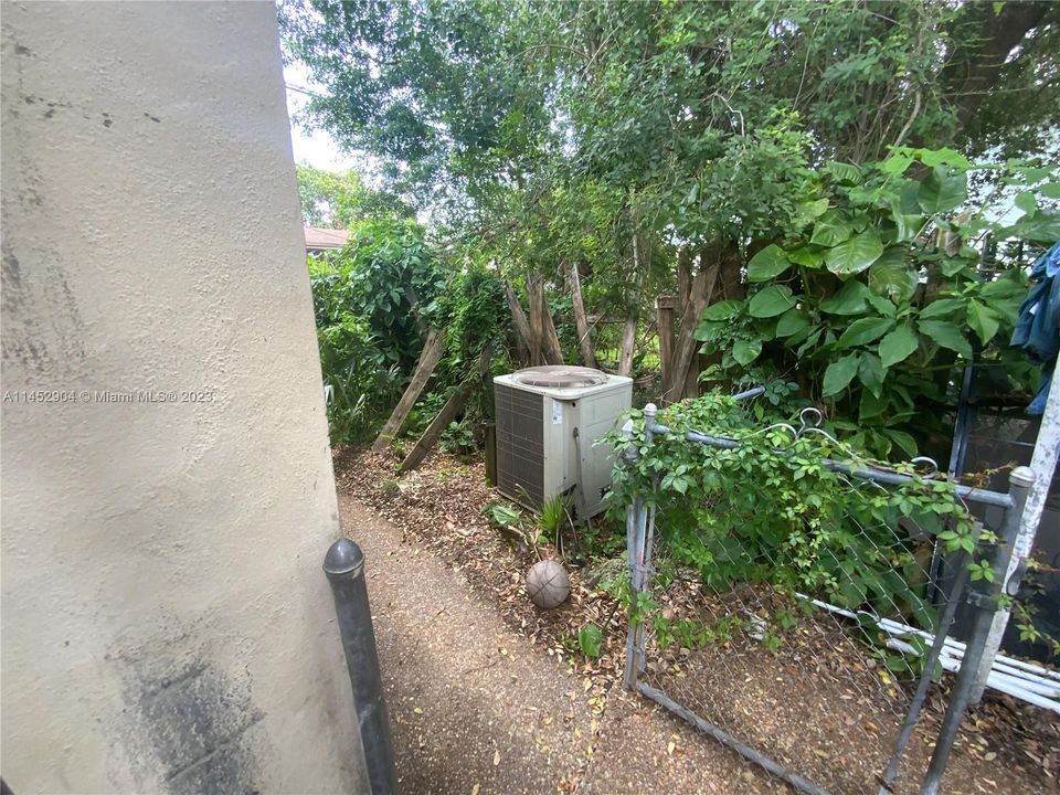 Недавно продано: $449,900 (3 спален, 2 ванн, 2036 Квадратных фут)