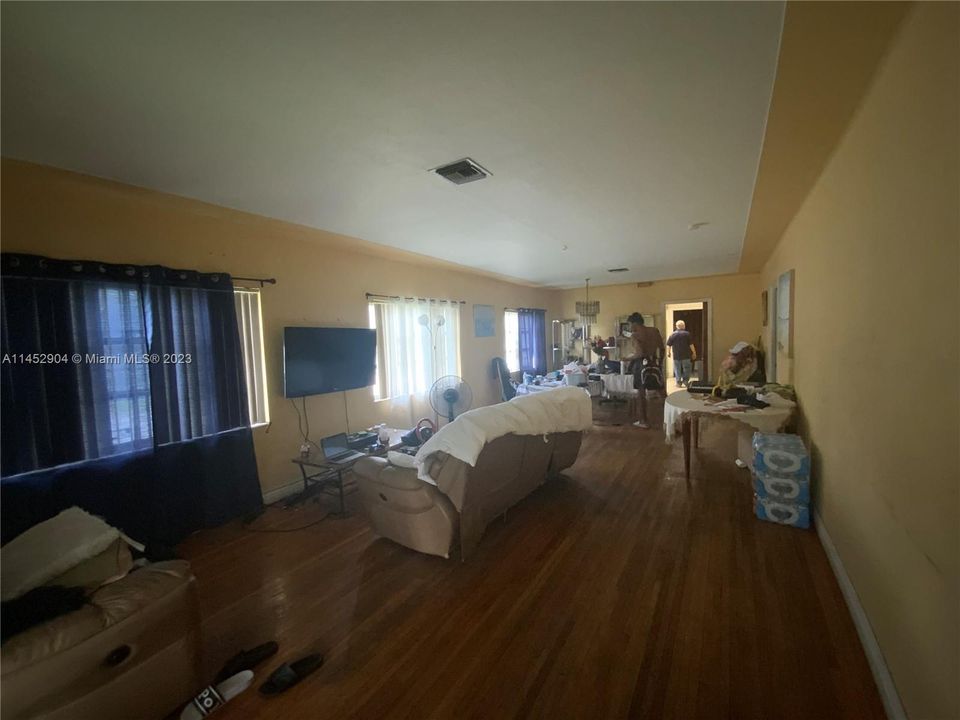 Недавно продано: $449,900 (3 спален, 2 ванн, 2036 Квадратных фут)