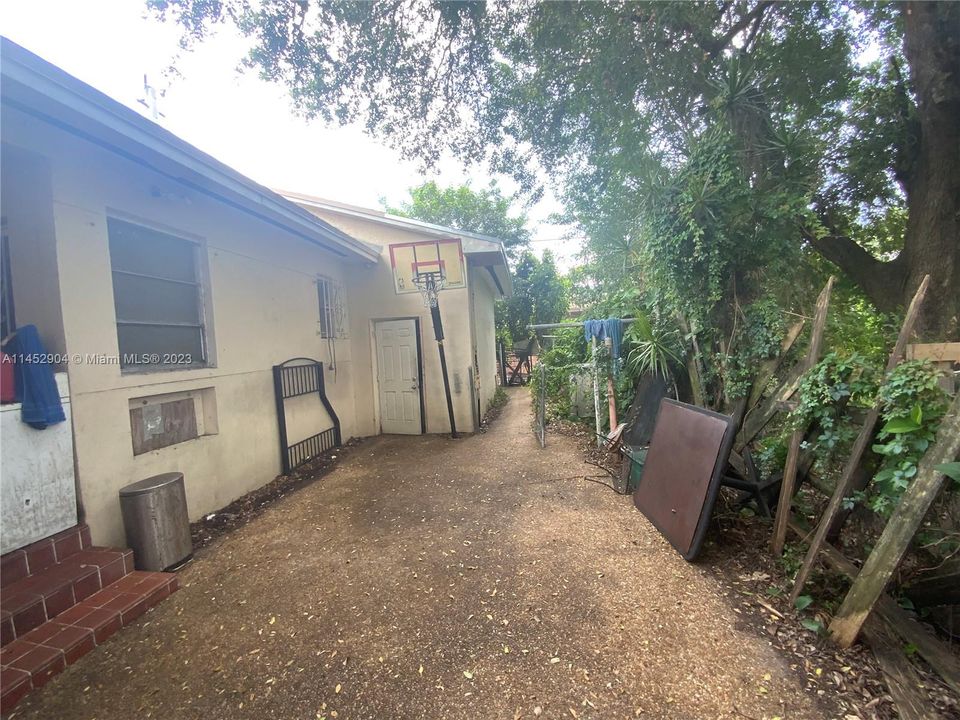 Недавно продано: $449,900 (3 спален, 2 ванн, 2036 Квадратных фут)