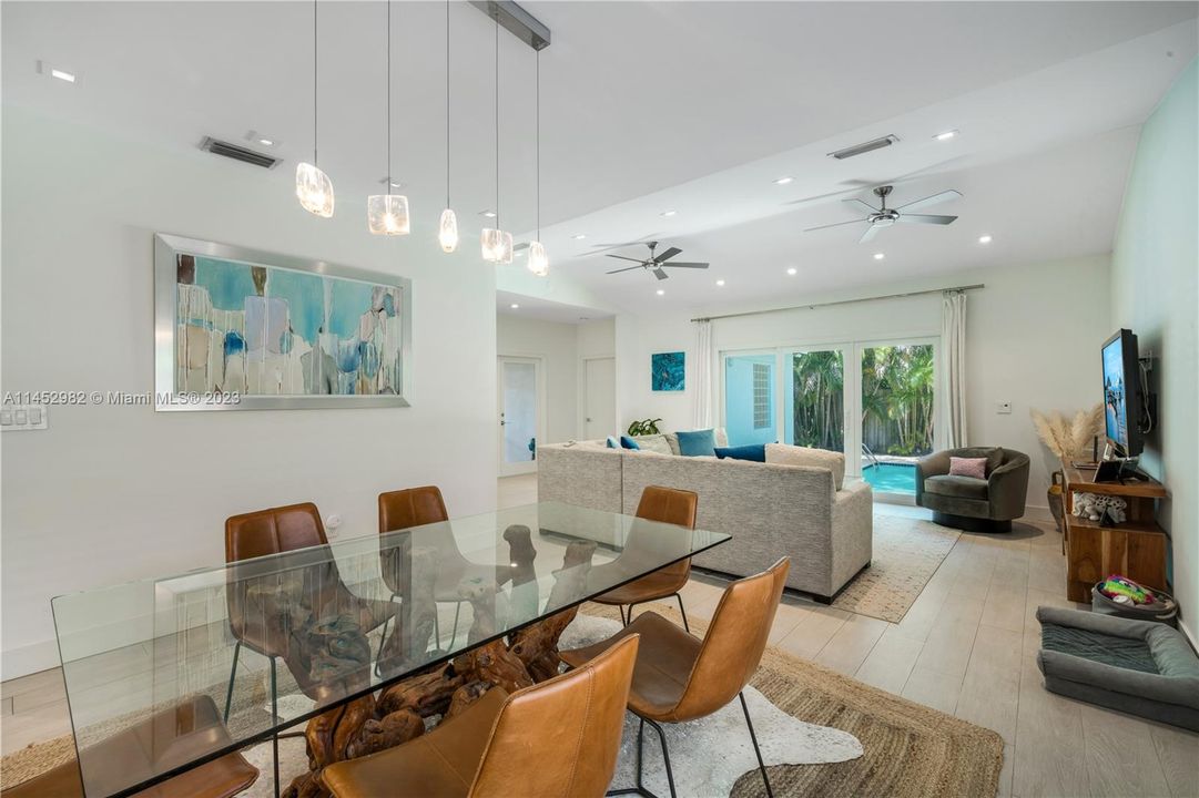 Recently Rented: $8,500 (3 beds, 2 baths, 2086 Square Feet)