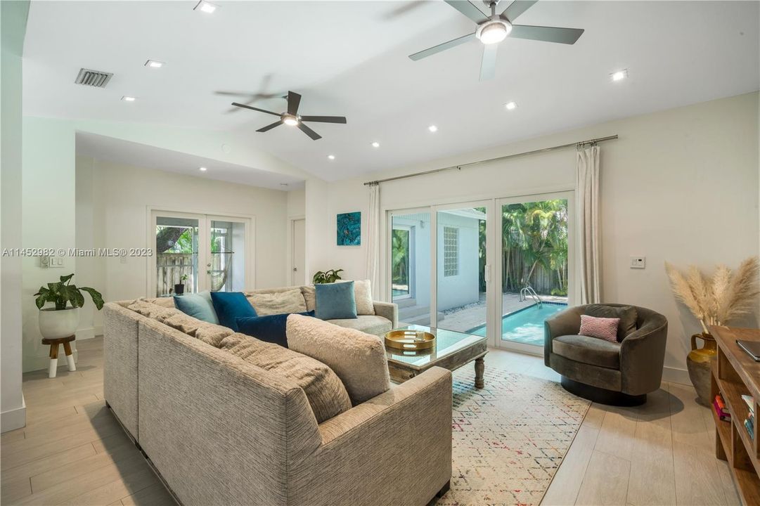 Recently Rented: $8,500 (3 beds, 2 baths, 2086 Square Feet)