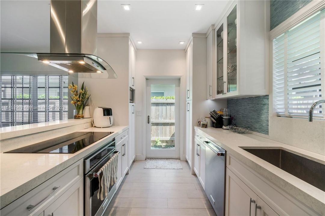 Recently Rented: $8,500 (3 beds, 2 baths, 2086 Square Feet)